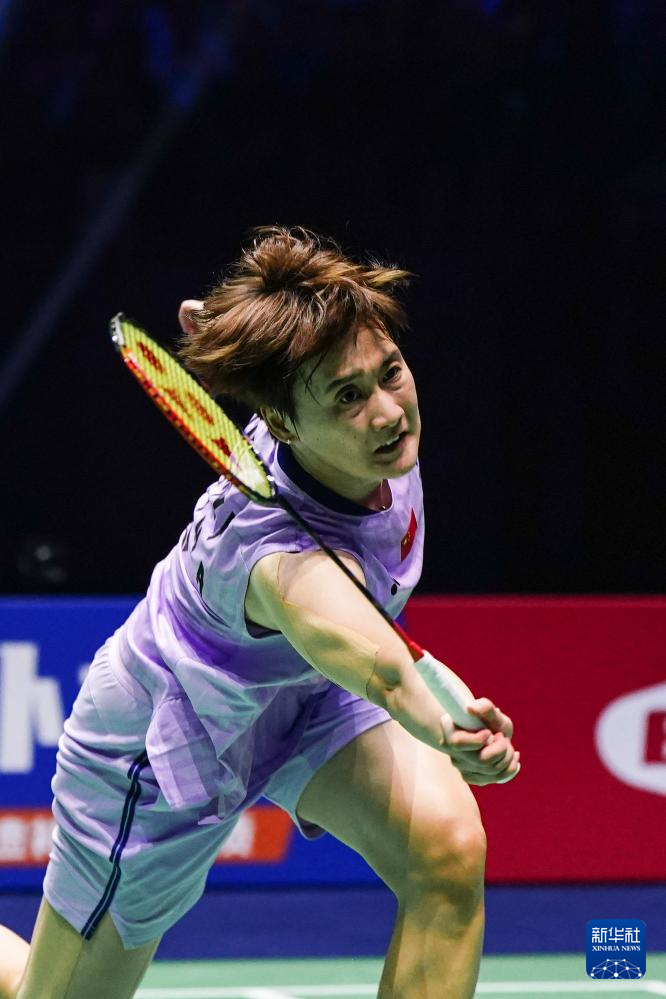 围坐在铺满 围坐在铺满