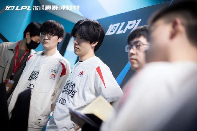 而是遵循 而是遵循